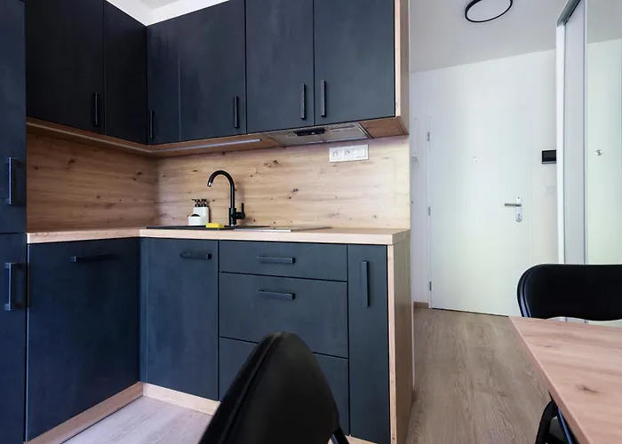 Cozy In Centre Of 10 Vrsovice Apartment *